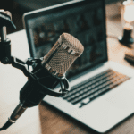 Entdecke die Welt des kindgerechten Projektmanagements: In unserem neuesten Podcast-Beitrag sprechen wir mit Michaela Flick, Expertin und Autorin eines einzigartigen Buches. Erfahre, wie Kinder spielerisch die Grundlagen des Projektmanagements kennenlernen können.